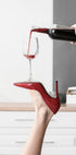Pouring Red Wine Heels Plakat - Posterbox.no