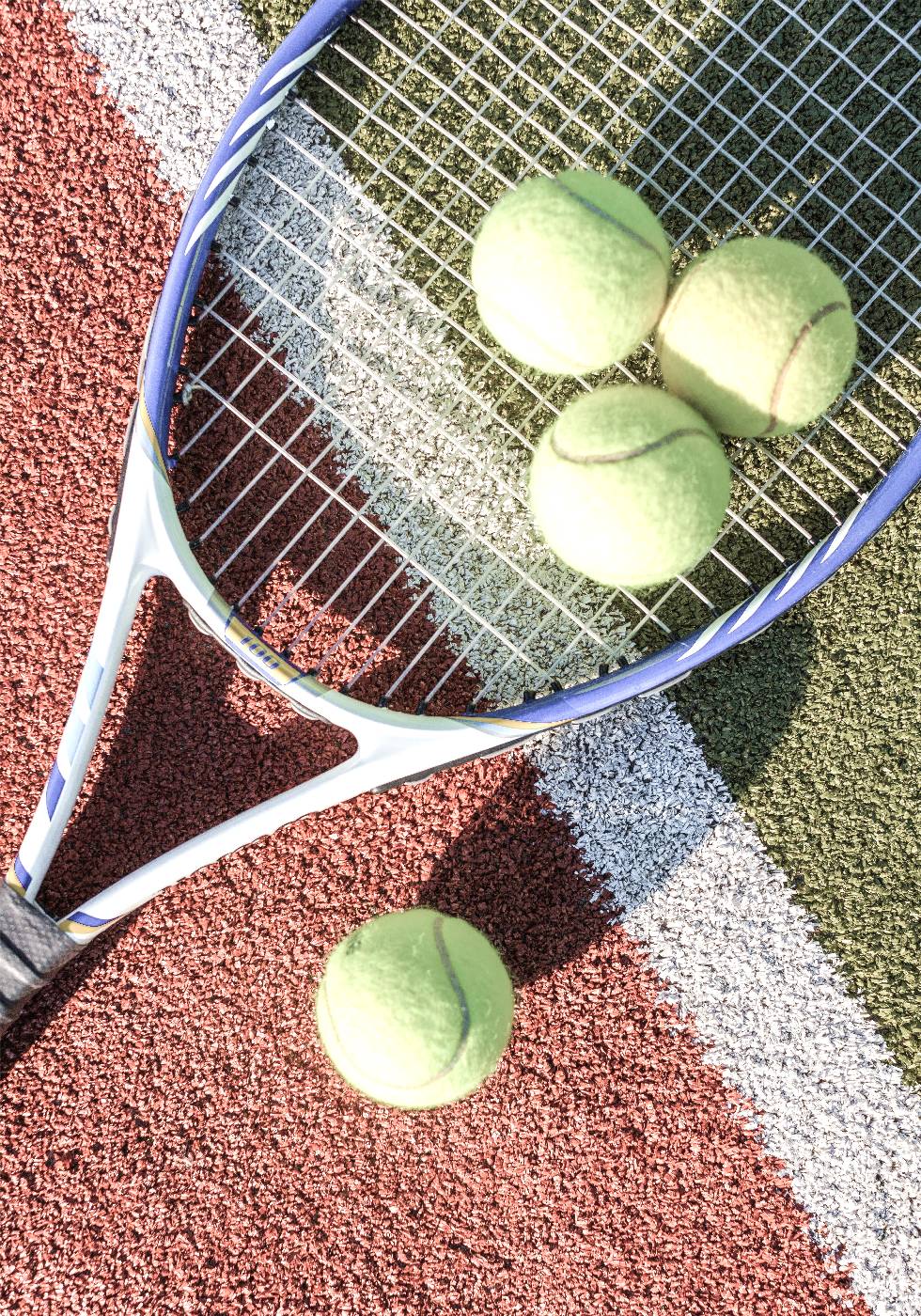 Tennis Racket And Balls Plakat - Posterbox.dk