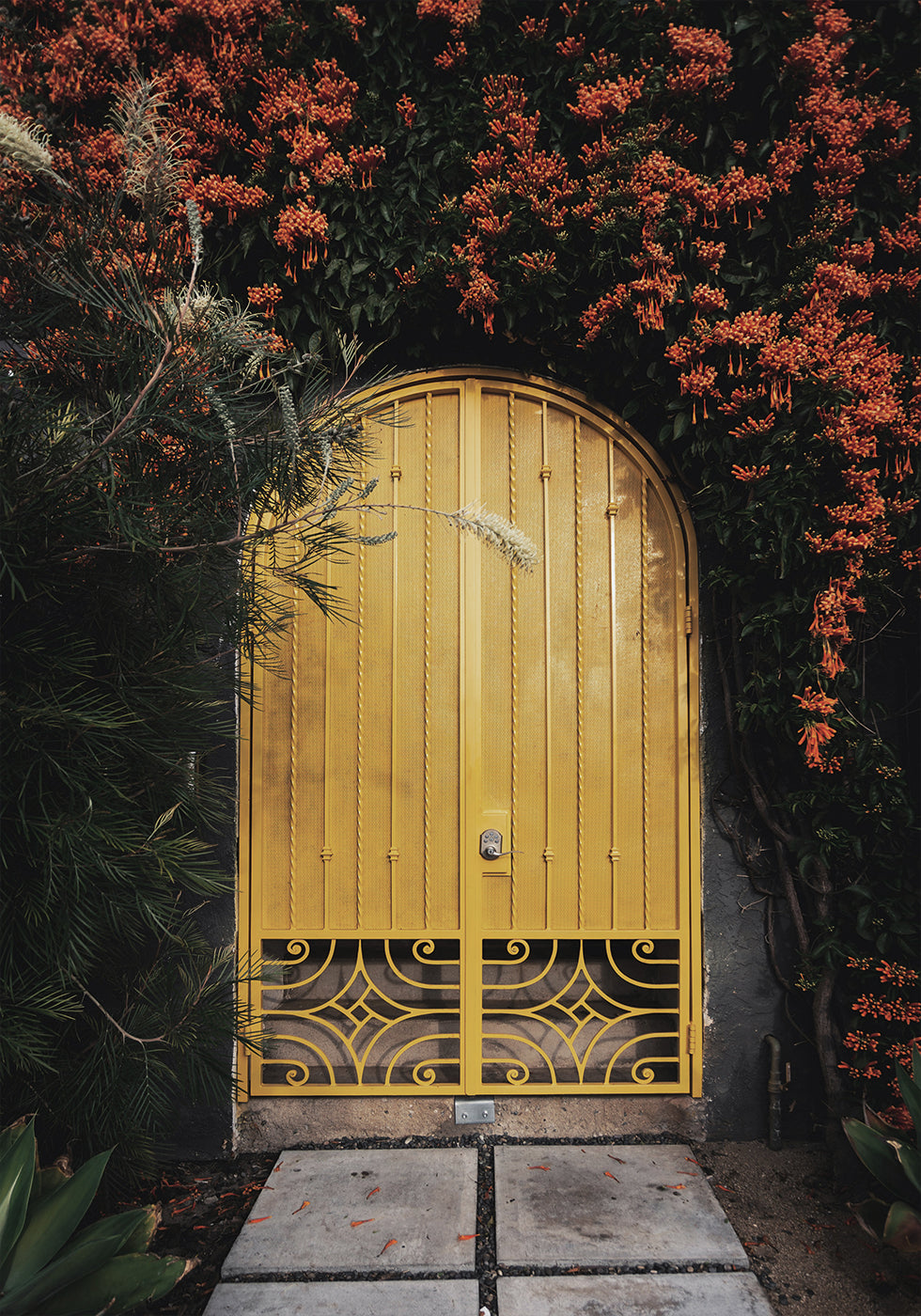 Yellow Door with Orange Flowers Plakat - Posterbox.dk