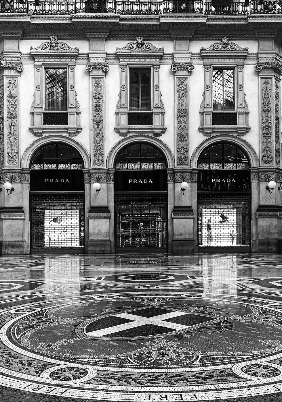 Prada Mailand Fassad Schwaarz & Wäiss Affiche