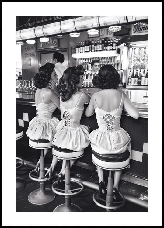 Women Drinking At Bar Wall Art Plakat - Posterbox.dk