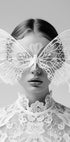 Lady in White with Butterfly Mask Plakat - Posterbox.dk