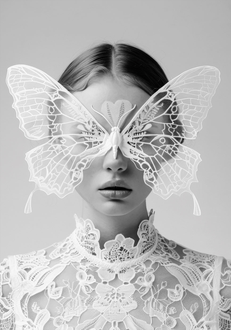 Lady in White with Butterfly Mask Plakat - Posterbox.dk