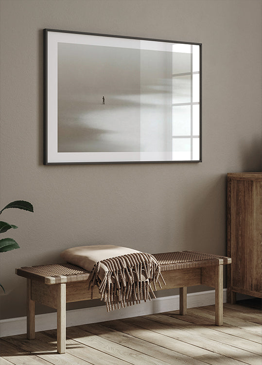 Lonely Man Walking the Beach Plakat - Posterbox.dk