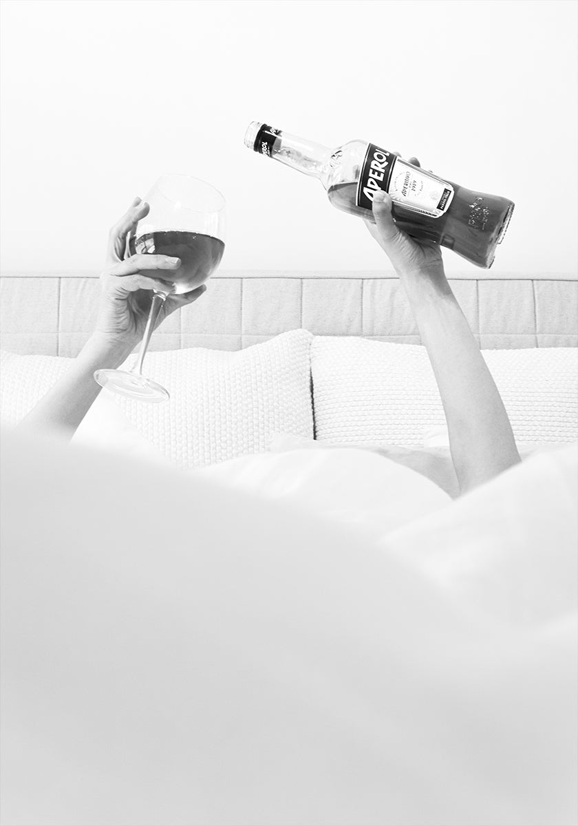 Aperol im Bett Schwarzweiß-Poster