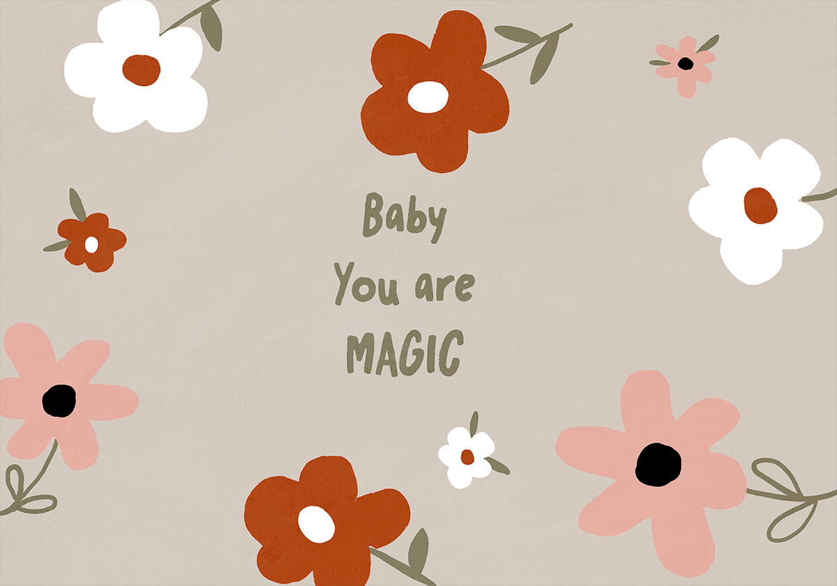 eine Sammlung bunter Blumen, darunter weiße, orange und rosa Blumen, die in einem kreisförmigen Muster angeordnet sind. Der Text „Baby You are MAGIC“ wird in der Mitte des Bildes angezeigt, umgeben von den Blumen.