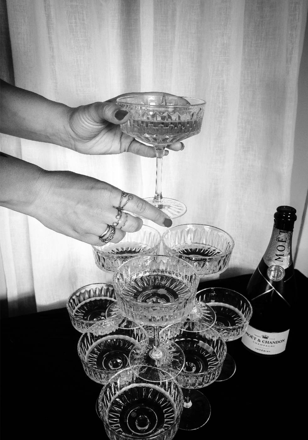 Champagne Glasses Pyramid Plakat - Posterbox.dk