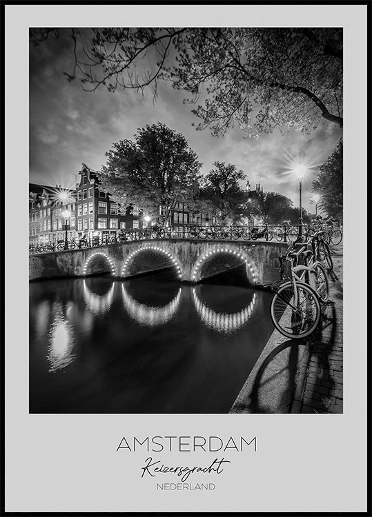 În atenție: AMSTERDAM Peisaj de noapte idilic de la Keizersgracht Poster