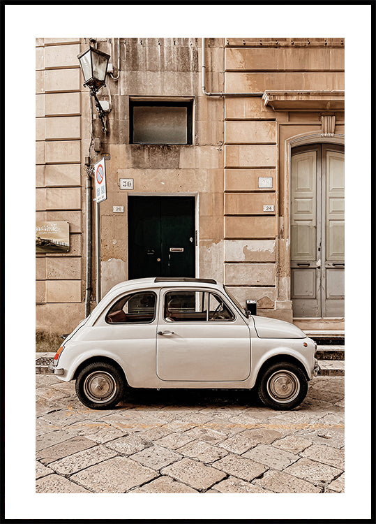 A Small White Car Plakat - Posterbox.dk