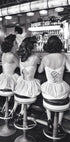 Women Drinking At Bar Wall Art Plakat - Posterbox.dk