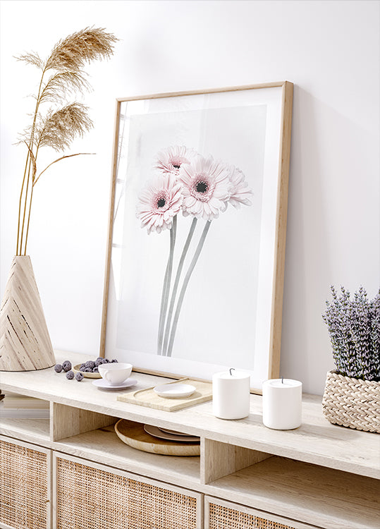 Plakatas su rožinėmis gėlėmis