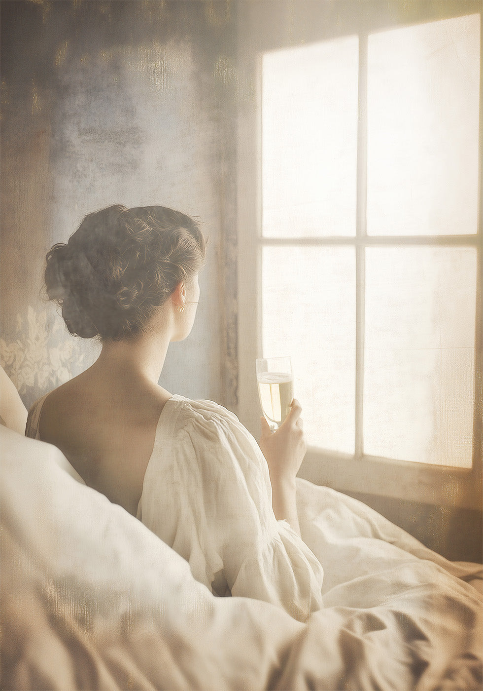 Moments of Stillness – Woman With Champagne Plakat - Posterbox.dk