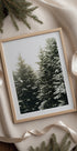 Snowy Evergreen Forest Plakat - Posterbox.dk