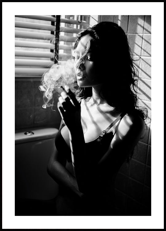 Woman in Light and Shadow Plakat - Posterbox.dk