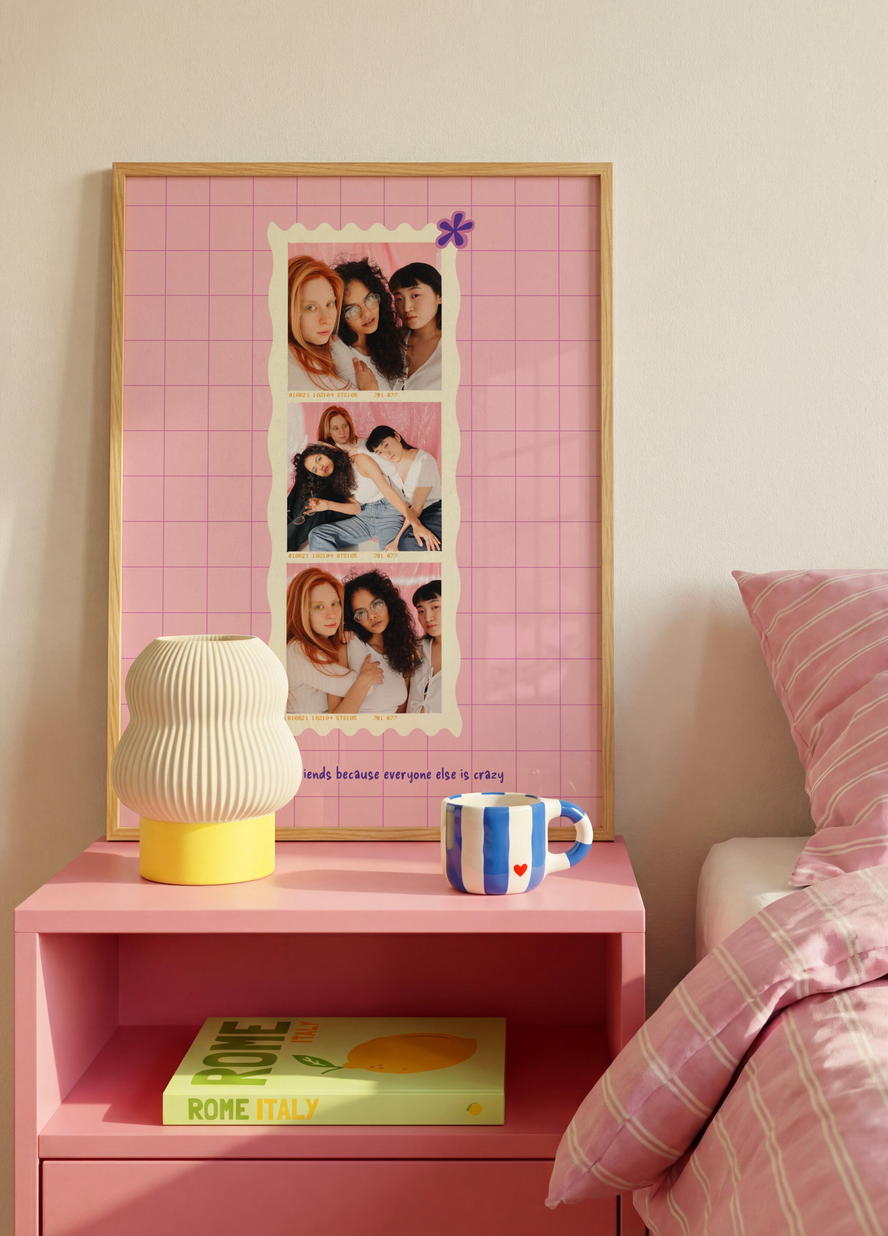 Rožinis Polaroid draugų koliažas
